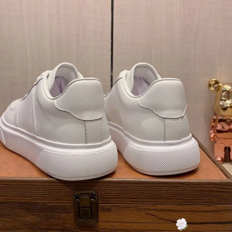 Prada Low Shoes Breathable 35537