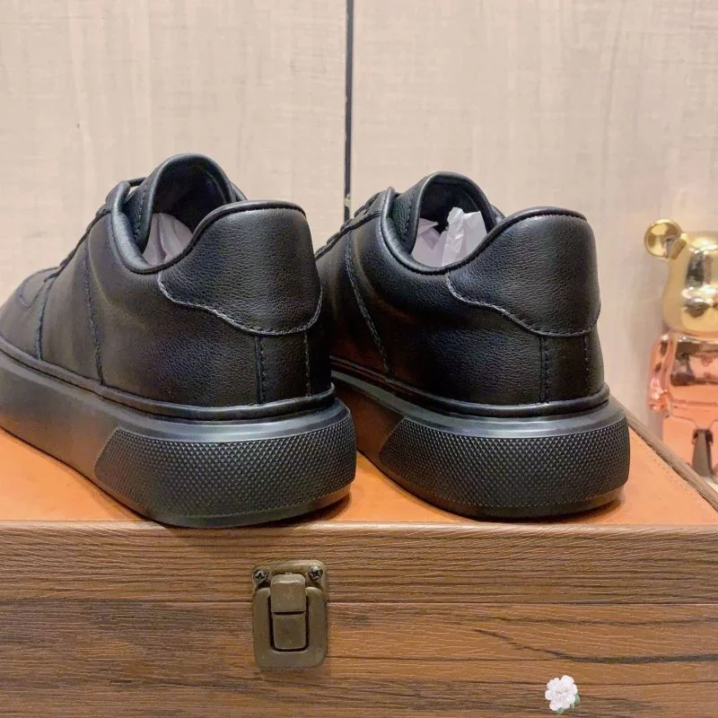 Bold Prada Low Shoes 35529