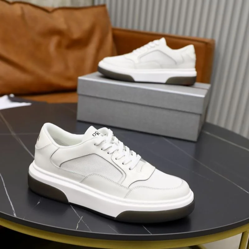 Durable Prada Low Shoes 35507