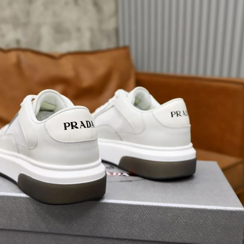 Durable Prada Low Shoes 35507