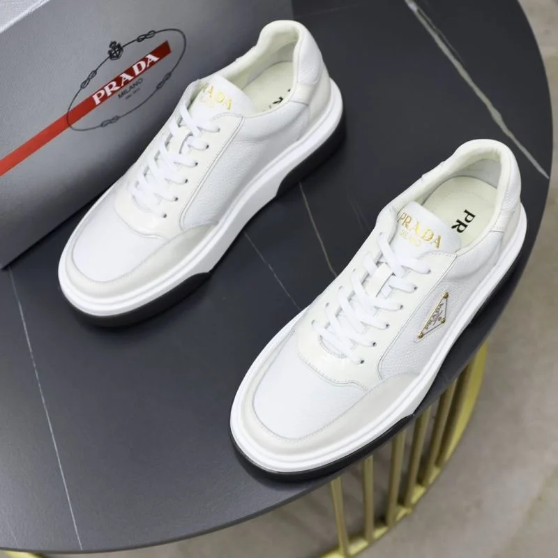 Durable Prada Low Shoes 35472