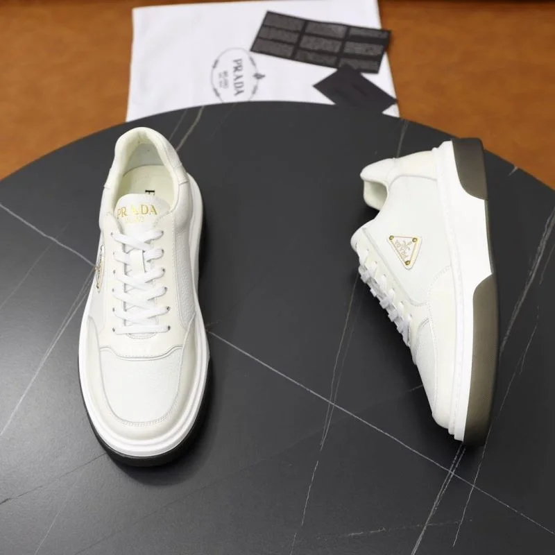 Durable Prada Low Shoes 35472