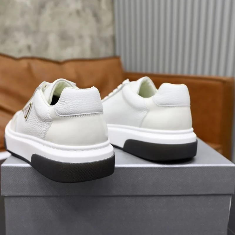 Durable Prada Low Shoes 35472