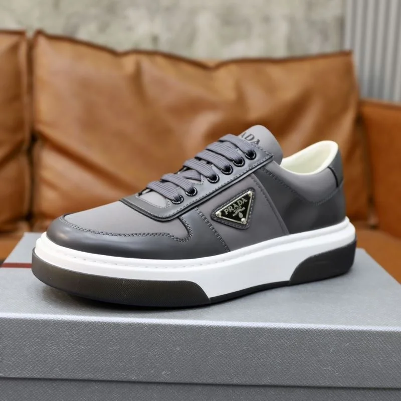 Prada Low Shoes Attractive 35482