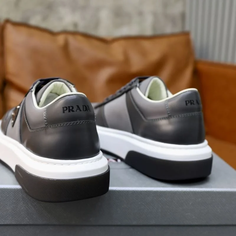 Prada Low Shoes Attractive 35482