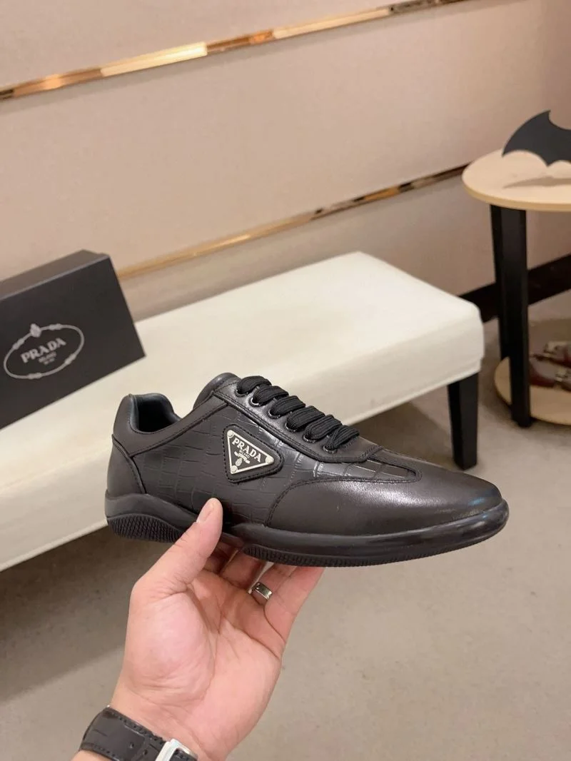 Prada Low Shoes Versatile 35463