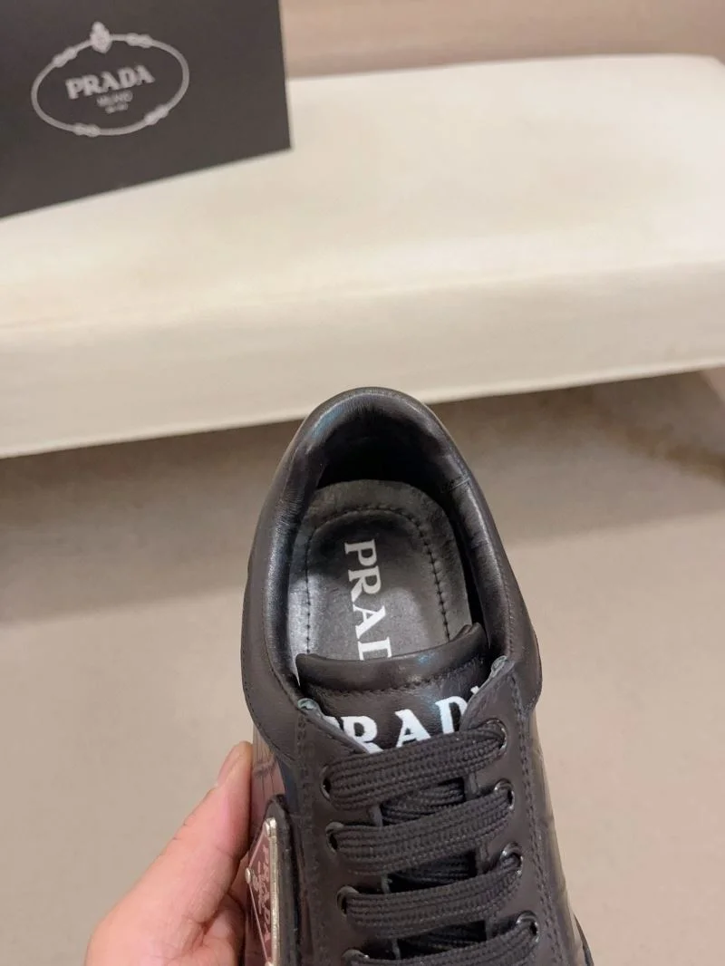 Prada Low Shoes Versatile 35463