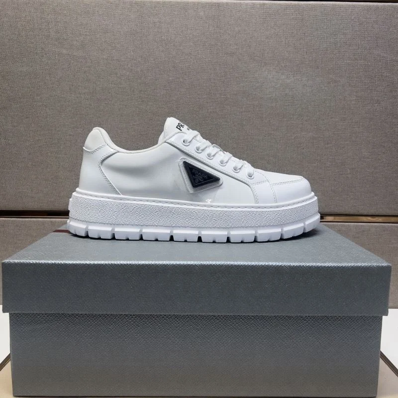 Prada Low Shoes Sophisticated 35436