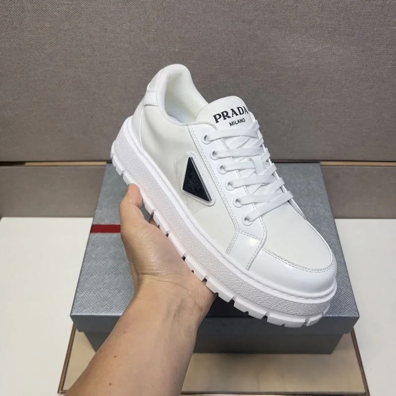 Prada Low Shoes Sophisticated 35436