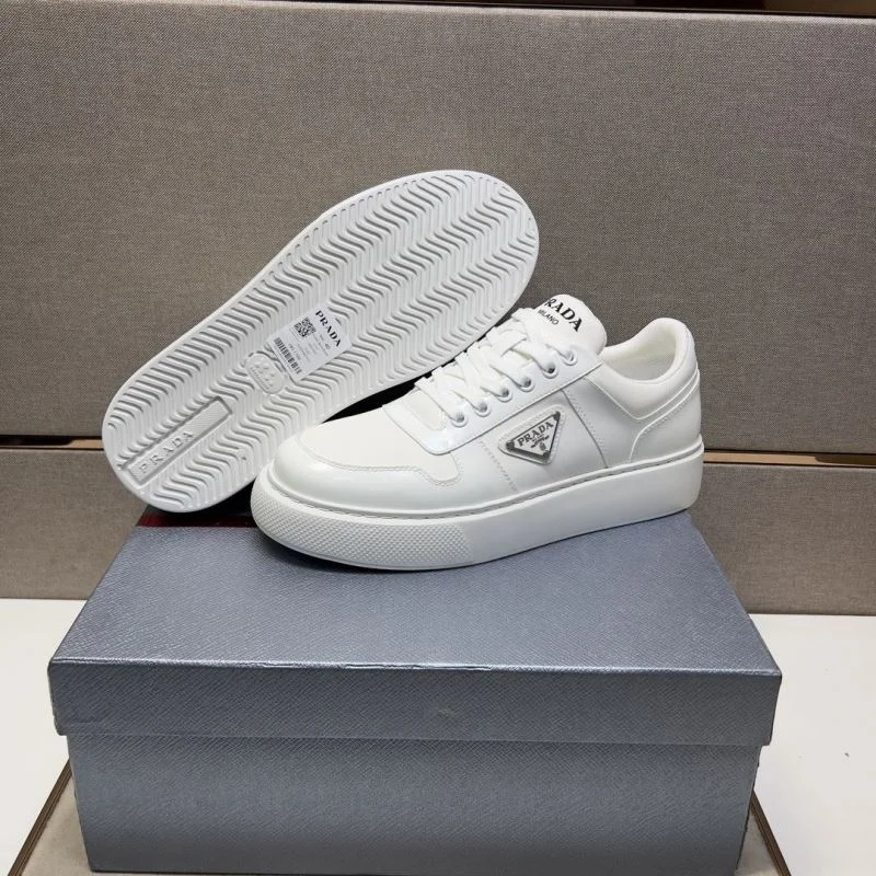 Attractive Prada Low Shoes 35443