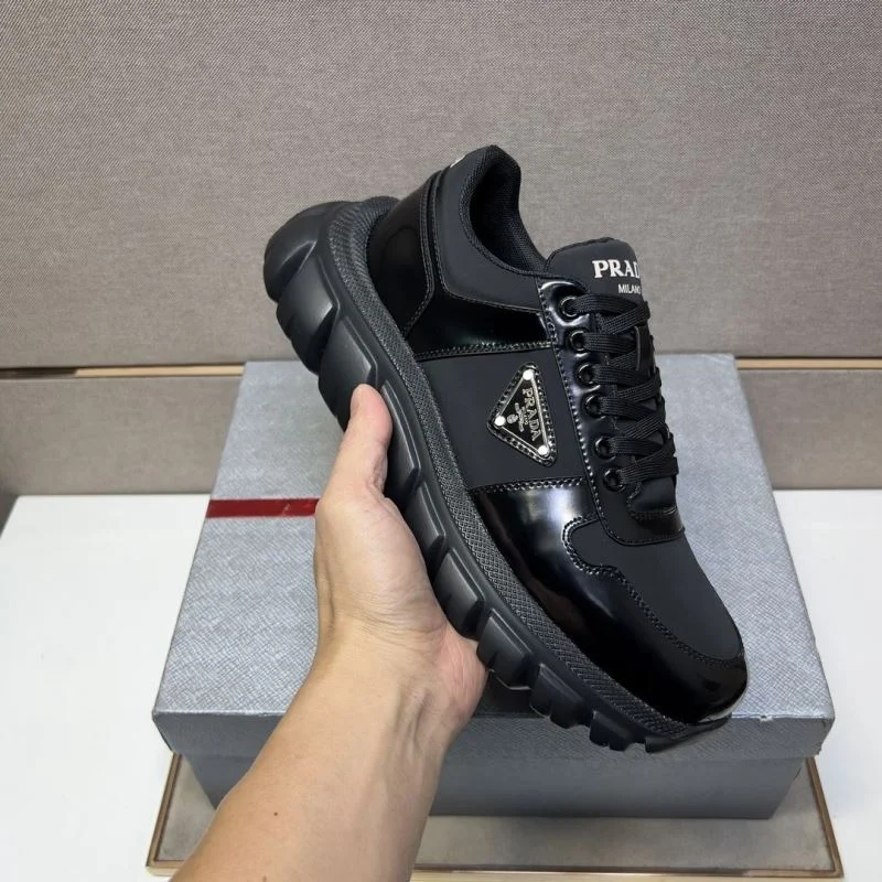 Durable Prada Low Shoes 35425