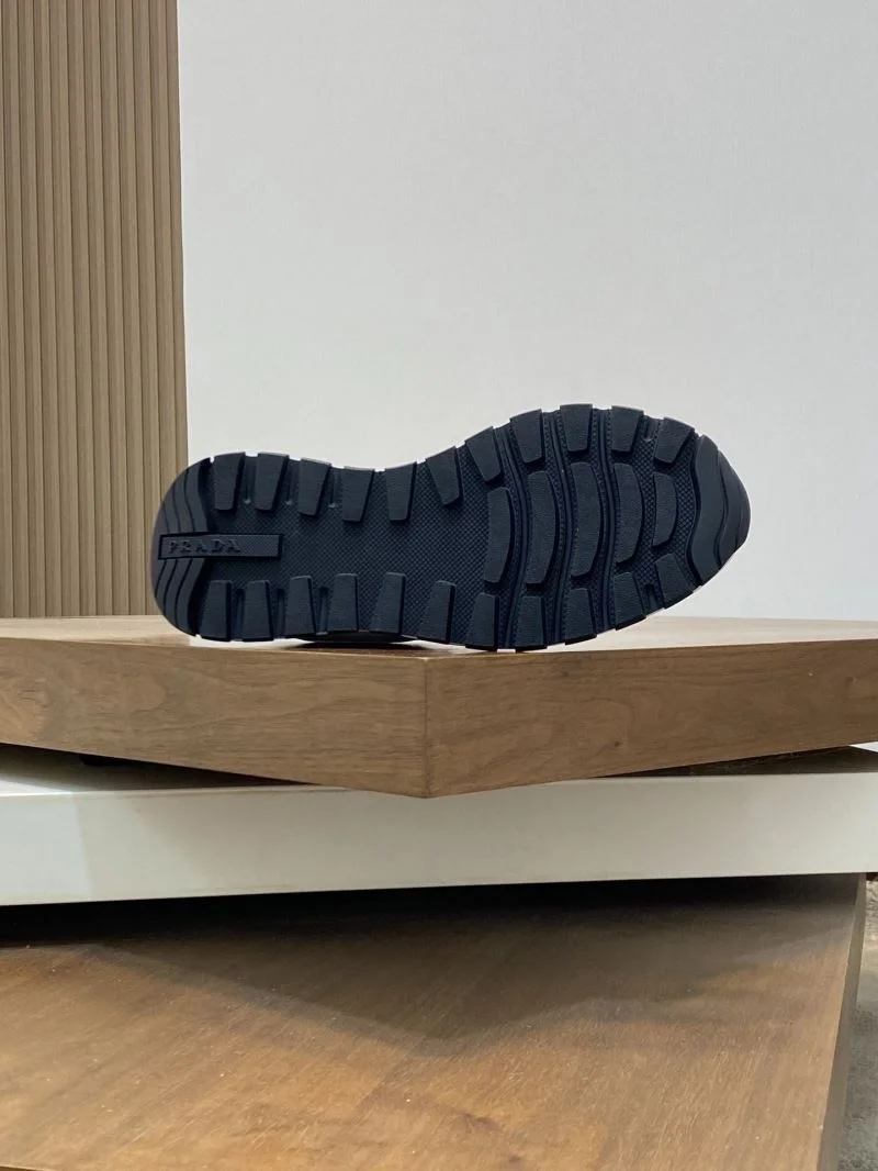 Stylish Prada Low Shoes 35416