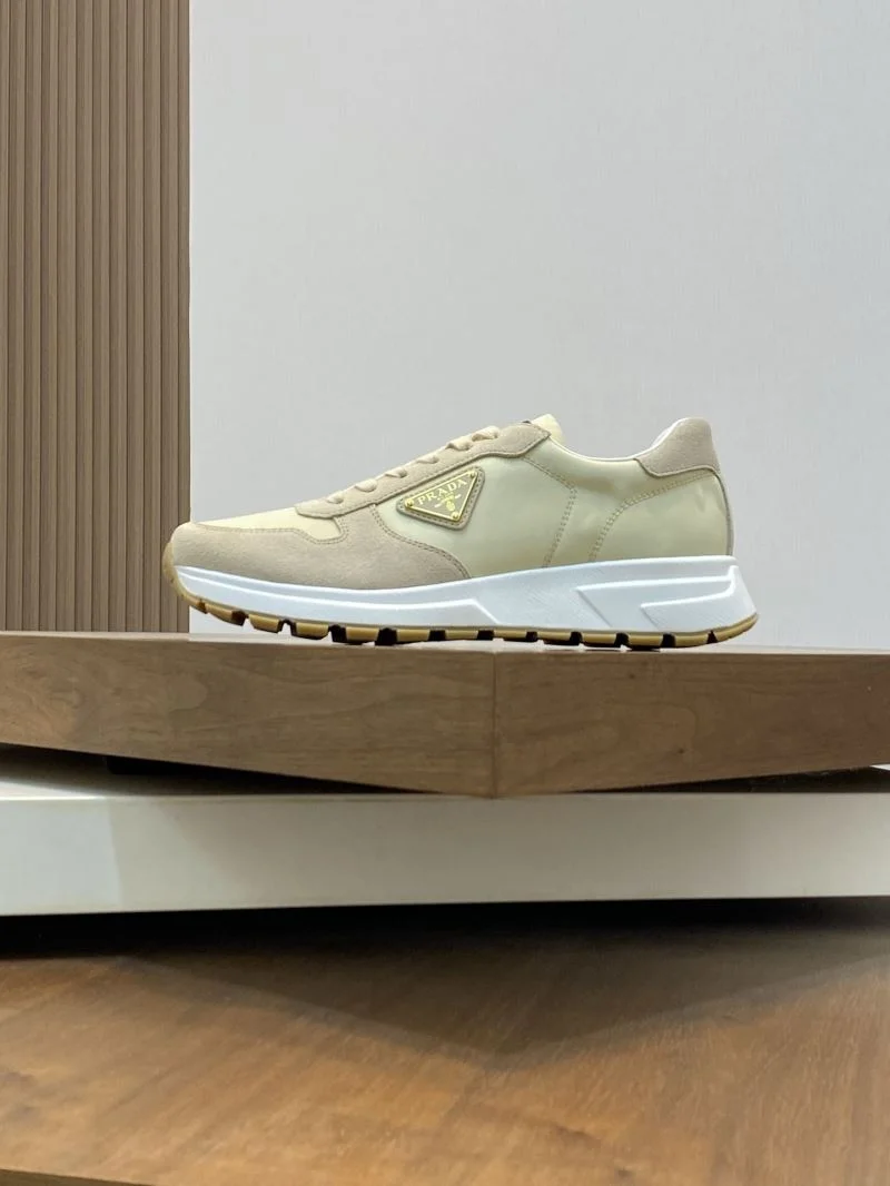Durable Prada Low Shoes 35370