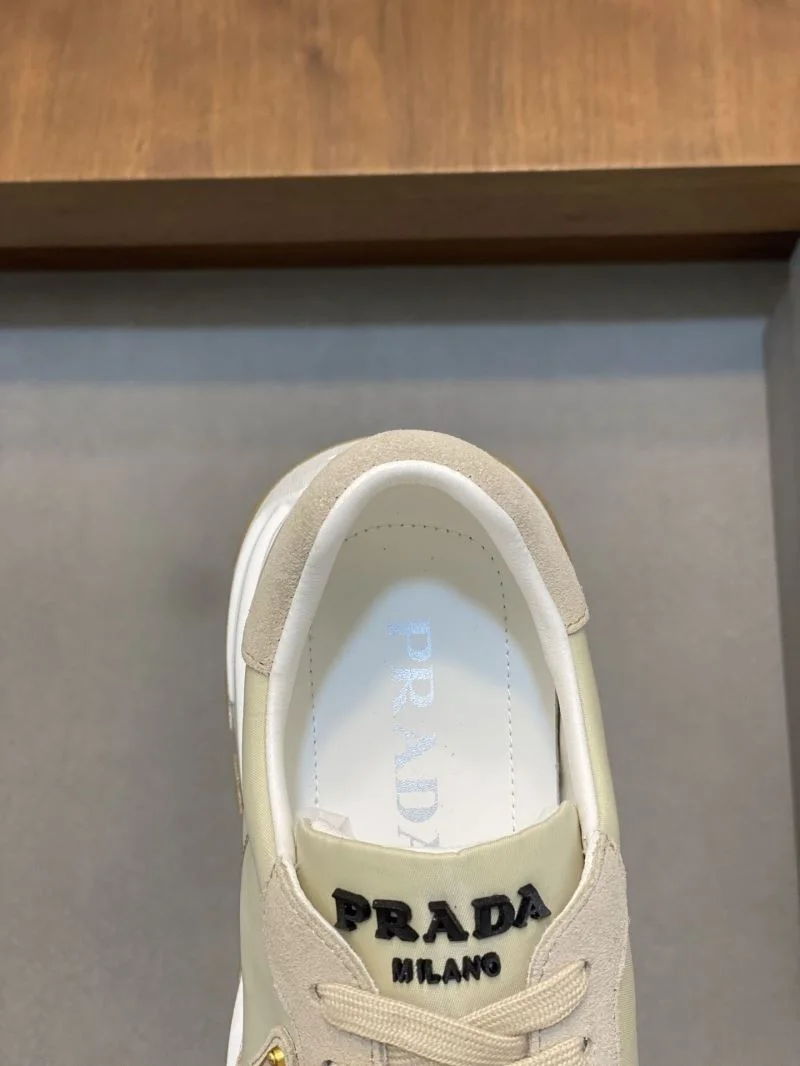 Durable Prada Low Shoes 35370