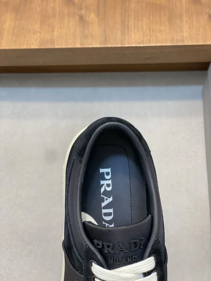 Prada Low Shoes EyeCatching 35364
