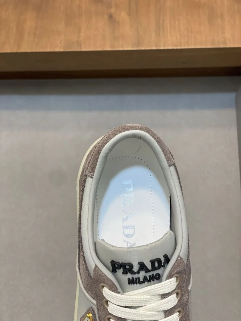 Refined Prada Low Shoes 35357