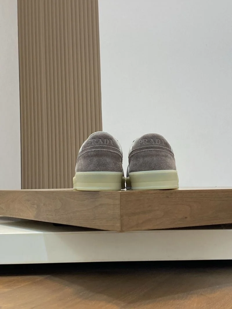 Refined Prada Low Shoes 35357