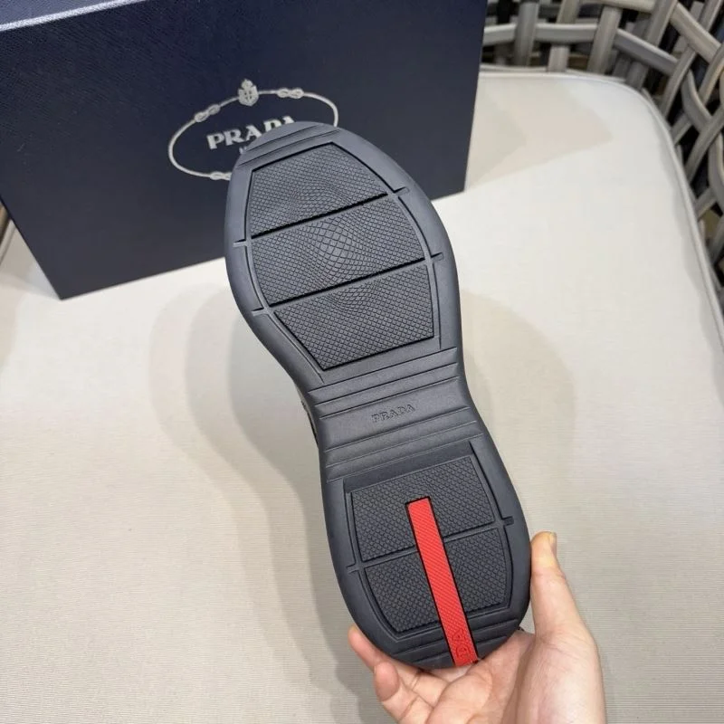 Casual Prada Low Shoes 35362
