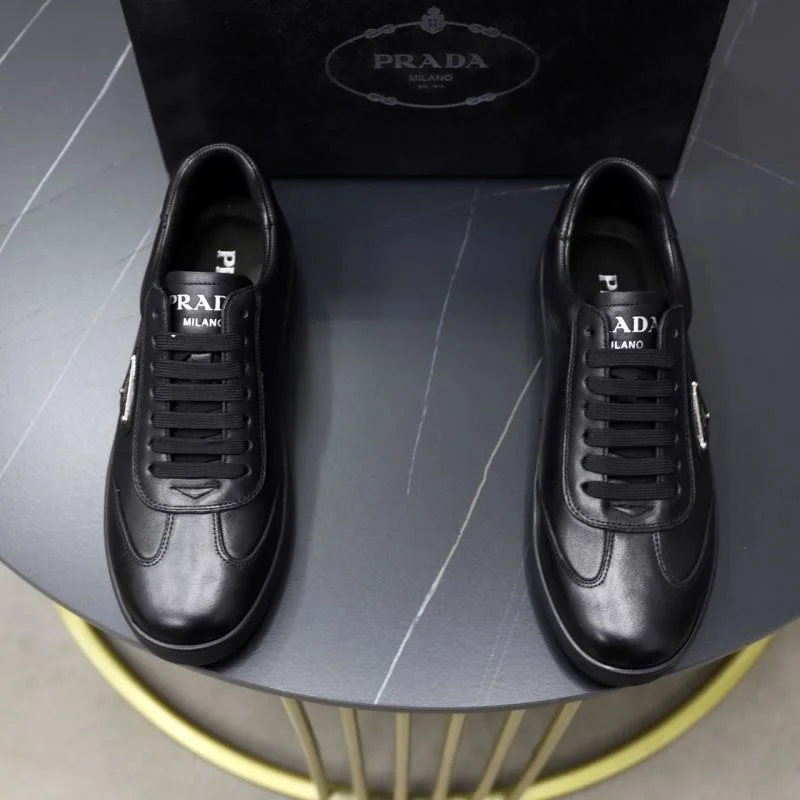 Trendsetting Prada Low Shoes 35333