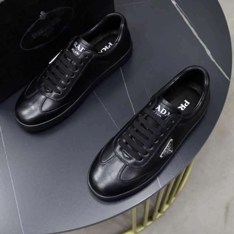 Trendsetting Prada Low Shoes 35333