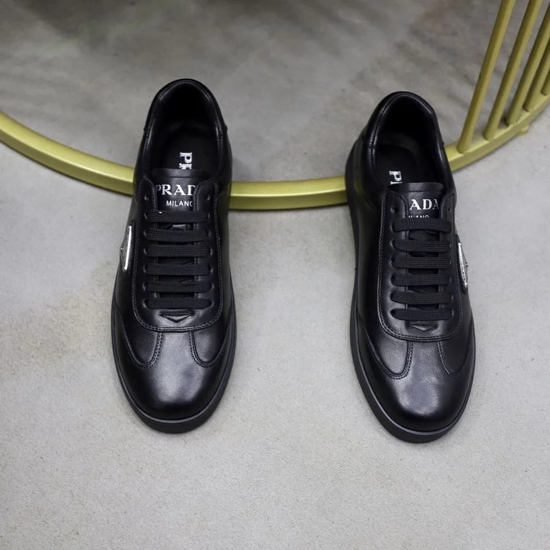 Trendsetting Prada Low Shoes 35333