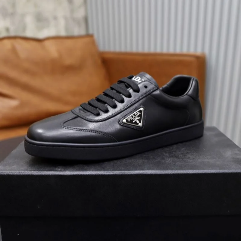 Trendsetting Prada Low Shoes 35333