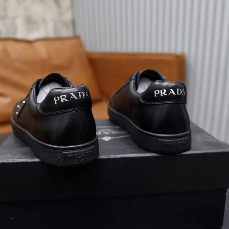 Trendsetting Prada Low Shoes 35333