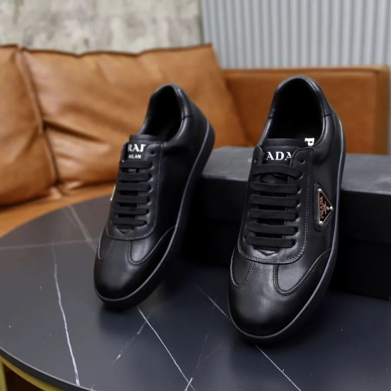 Trendsetting Prada Low Shoes 35333