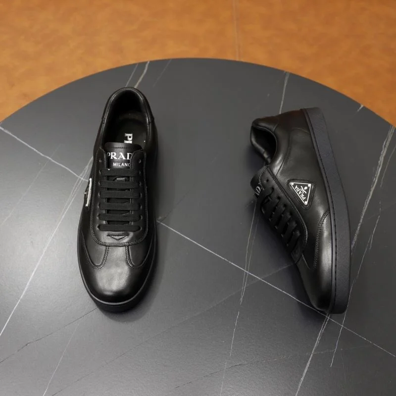 Trendsetting Prada Low Shoes 35333