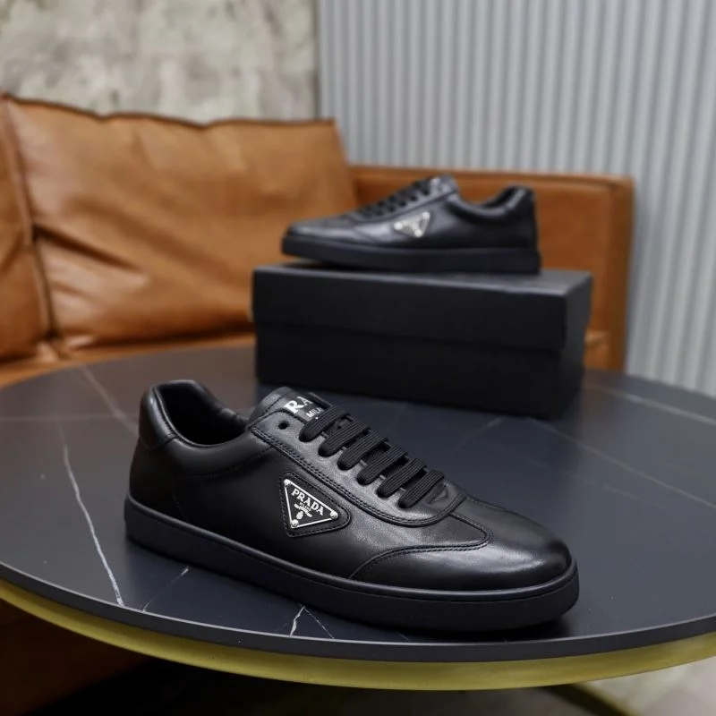 Trendsetting Prada Low Shoes 35333