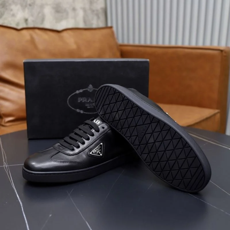 Trendsetting Prada Low Shoes 35333