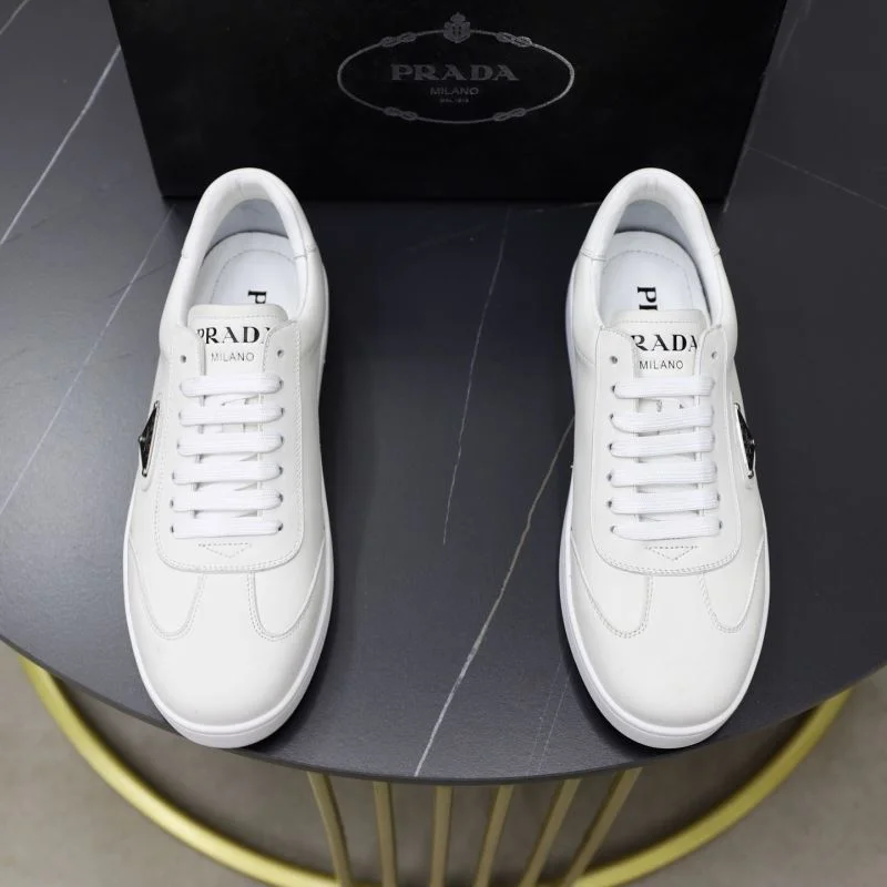 Prada Low Shoes Bright 35321