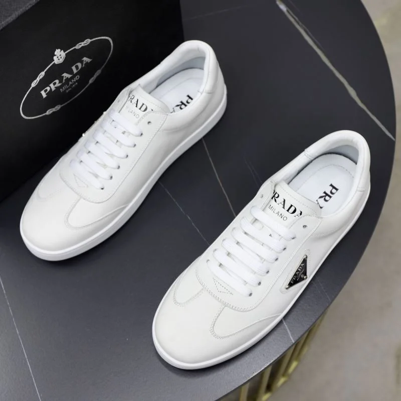 Prada Low Shoes Bright 35321