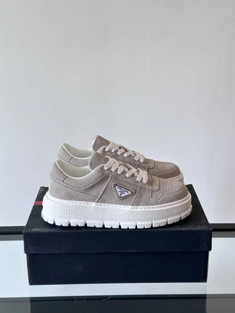 Prada Low Shoes Chic 35315