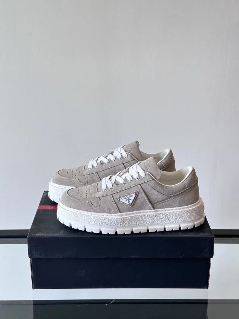Prada Low Shoes Chic 35315