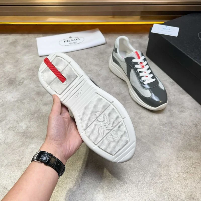 Durable Prada Low Shoes 35322