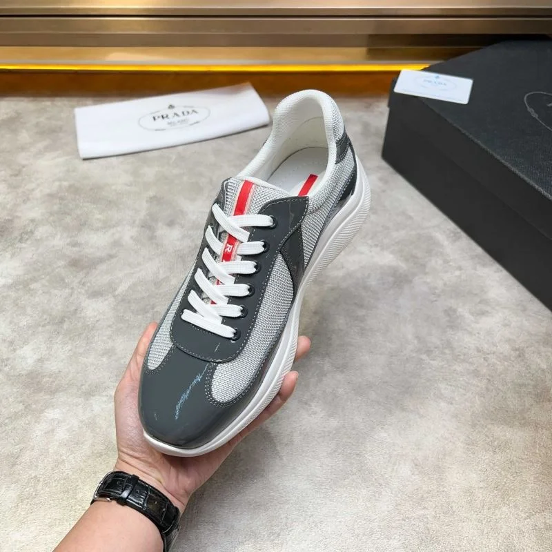 Durable Prada Low Shoes 35322