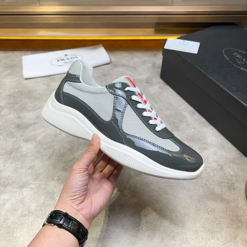 Durable Prada Low Shoes 35322