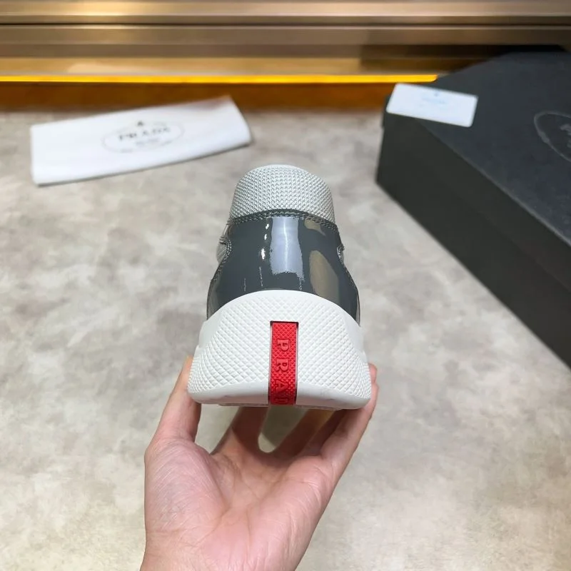 Durable Prada Low Shoes 35322