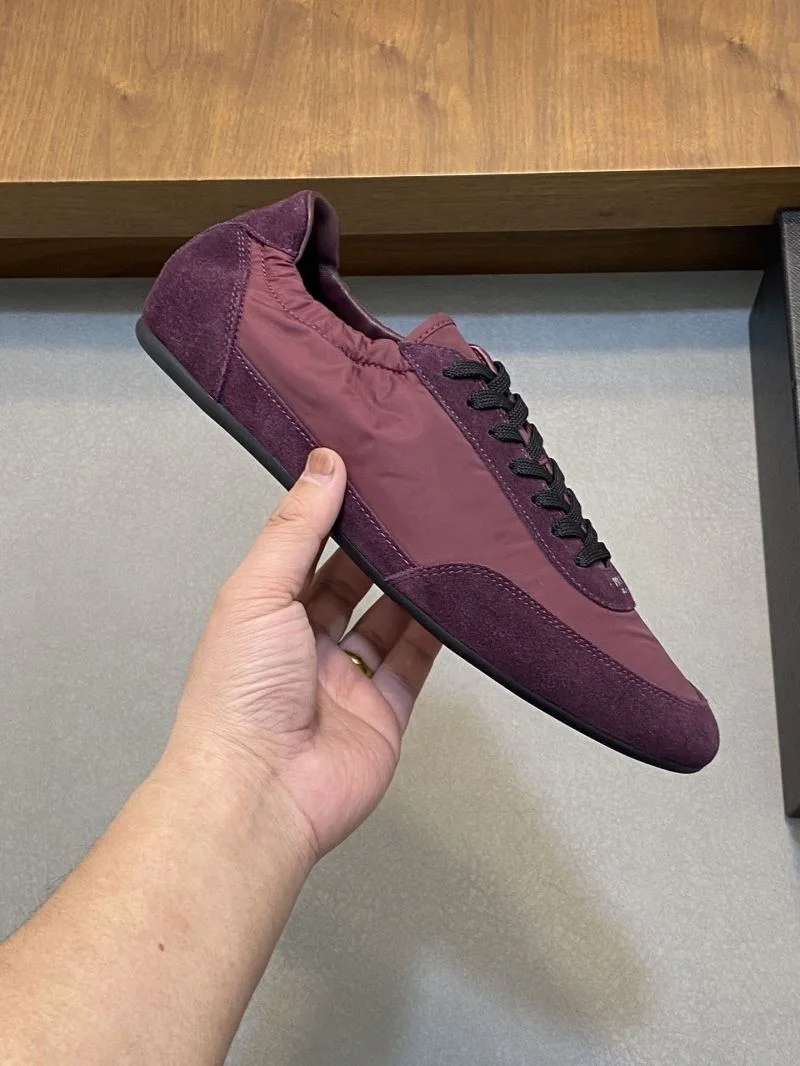 Durable Prada Low Shoes 35299