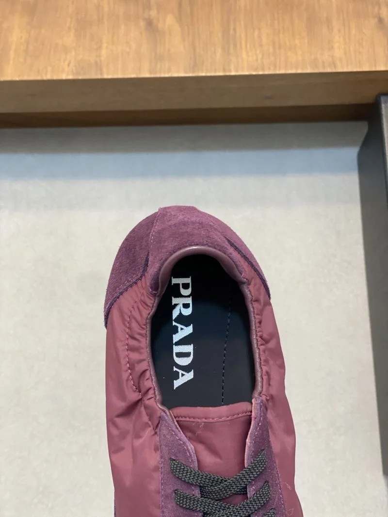 Durable Prada Low Shoes 35299