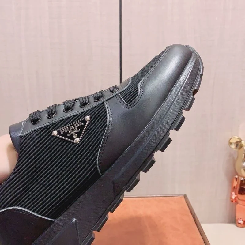 Elegant Prada Low Shoes 35290