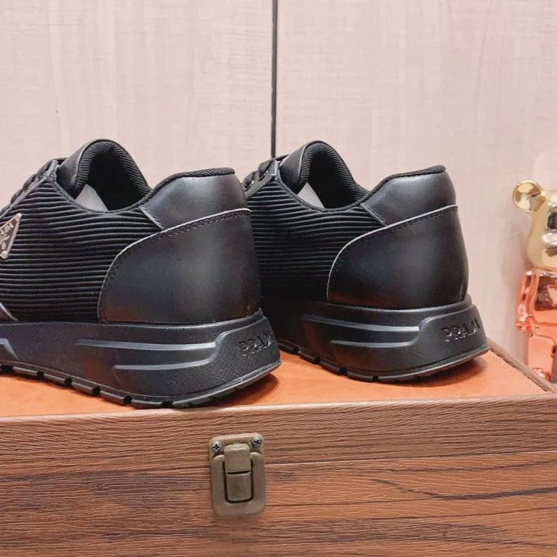 Elegant Prada Low Shoes 35290