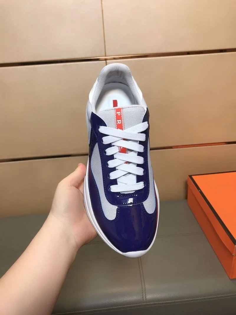 Minimalist Prada Low Shoes 35281