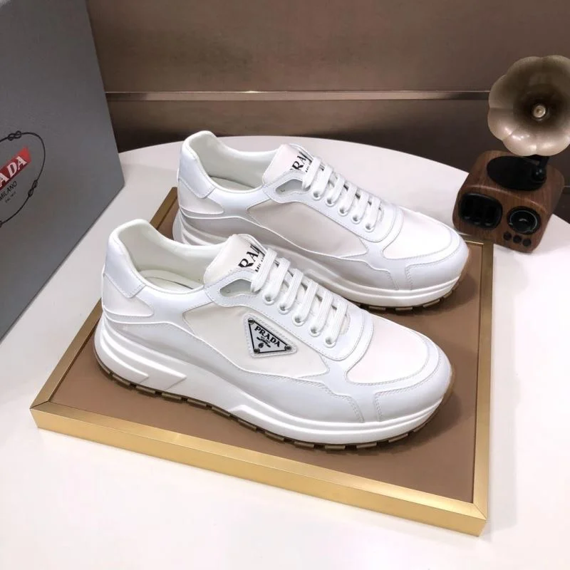 Durable Prada Low Shoes 35249
