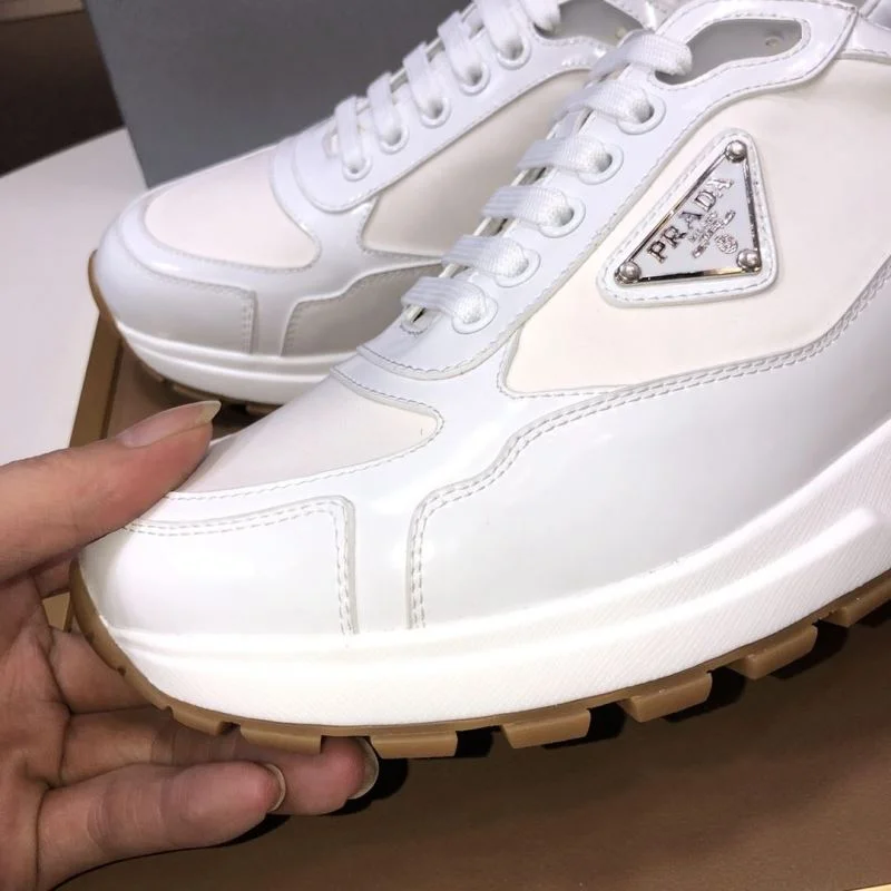 Durable Prada Low Shoes 35249