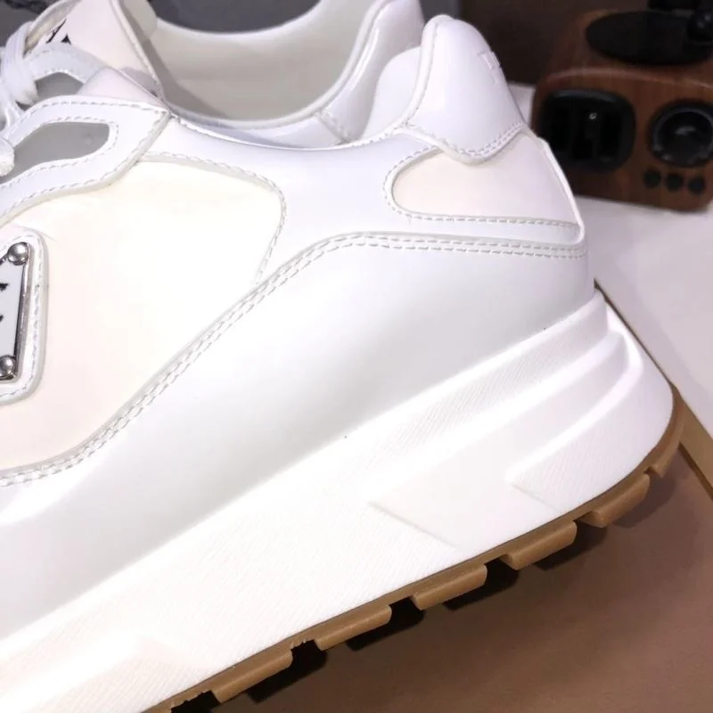 Durable Prada Low Shoes 35249