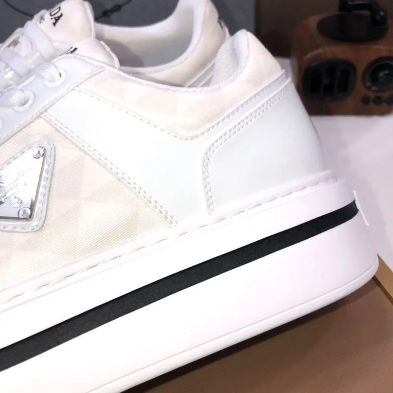Prada Low Shoes WellDesigned 35255
