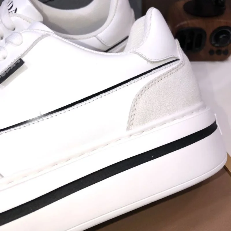 Prada Low Shoes Trendsetting 35245