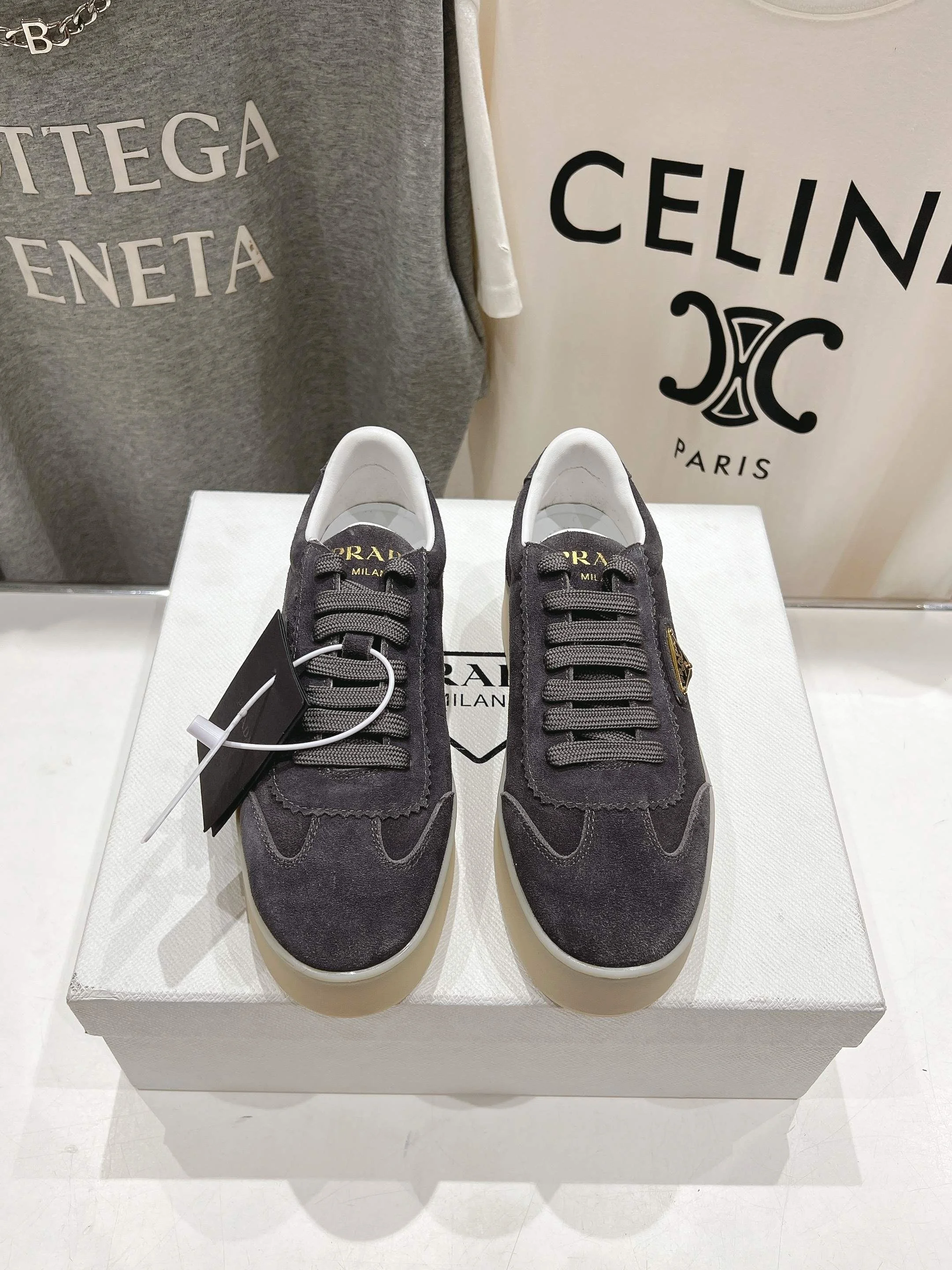 Prada Low Shoes Classic 34198